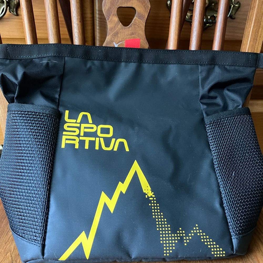 La Sportiva Black and Red Chalk Bag, brand new - Picture 6 of 7